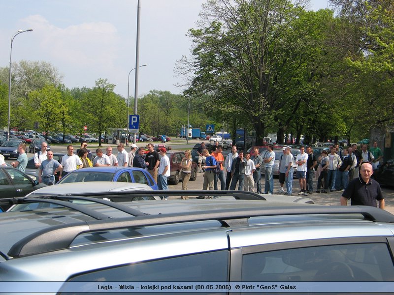 Legia - Wisła - kolejki pod kasami (08.05.2006)  © Piotr "GeoS" Galas -> [ IMG_3112 ]