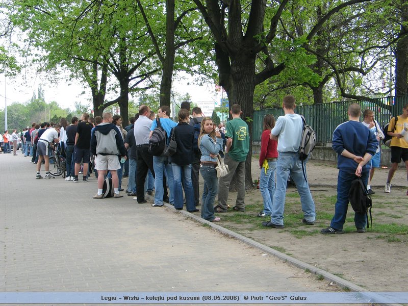 Legia - Wisła - kolejki pod kasami (08.05.2006)  © Piotr "GeoS" Galas -> [ IMG_3120 ]